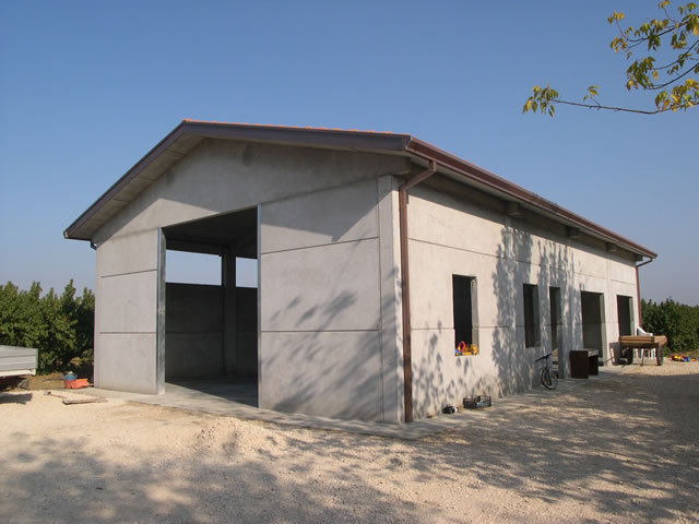 Realizzazione di un prefabbricato agricolo in cemento armato a imola ... Prefabbricati cemento armato