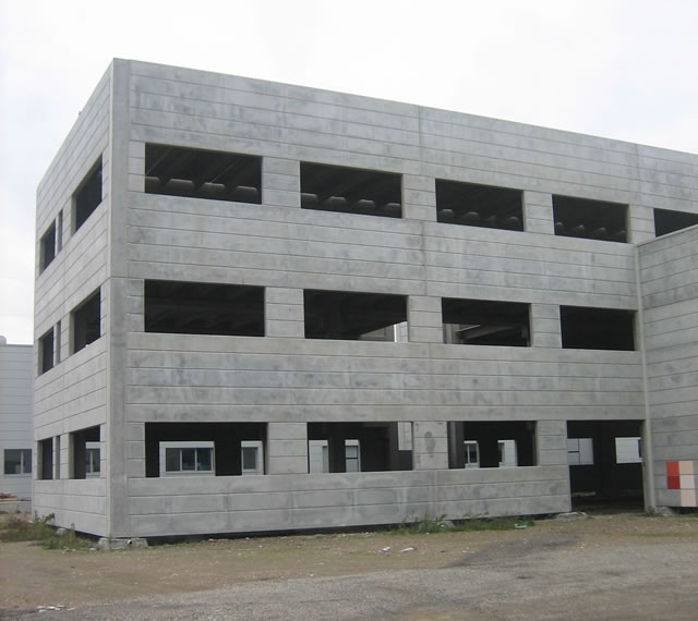 Prefabbricato industriale in cemento armato realizzato a borgo ... Prefabbricati cemento armato